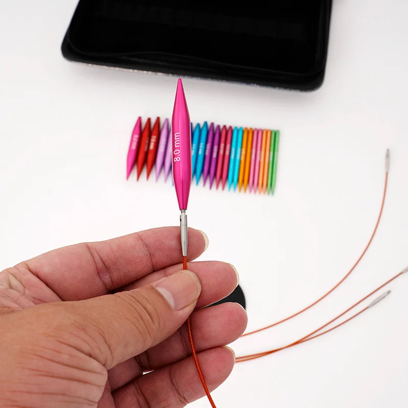Sewing Necessities - ชุดเครื่องมือถักไหมพรมพร้อมวงแหวนถอดได้ เข็มถักเสื้ออะลูมิเนียม เข็มถักคอเสื้อ เข็มเย็บผ้าแบบครอส-บอร์เดอร์ ขนาด 5.5